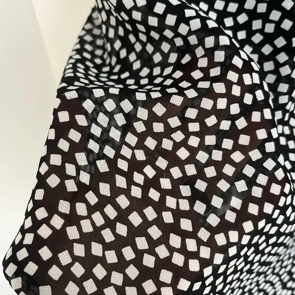 • 3 dresses! • - Picture 2 of 10